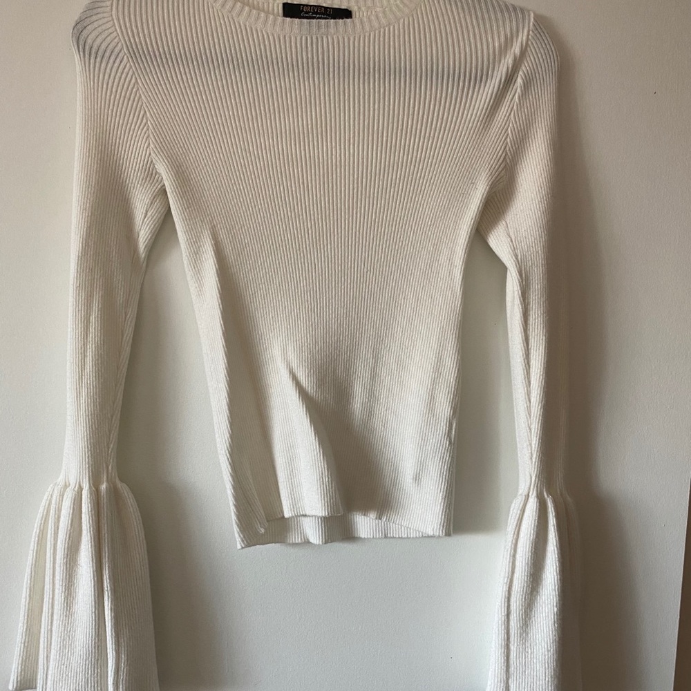 White knit top with bells sleeves
